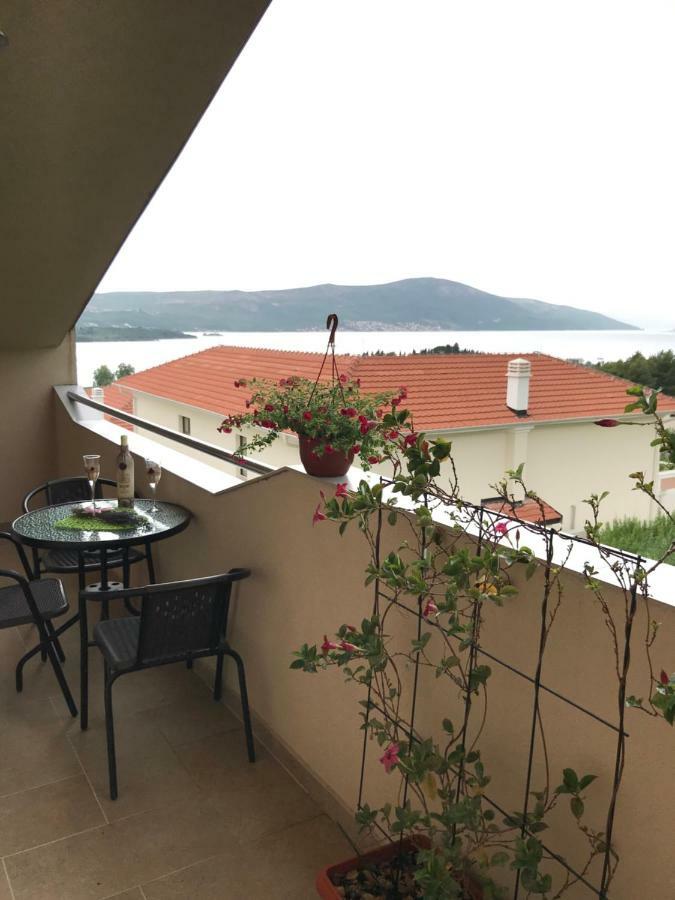 Id Apartments Tivat Luaran gambar
